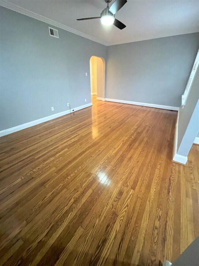 Building Photo - $1750 - Spacious & Updated 2B/2B Main Floo...