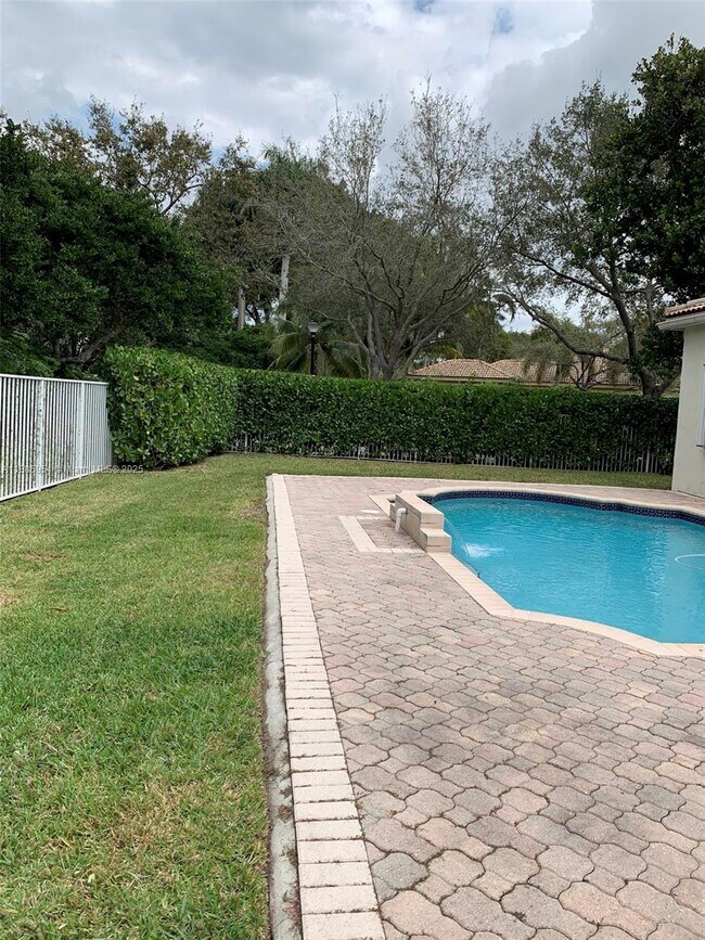 Building Photo - 4407 Laurel Ridge Cir