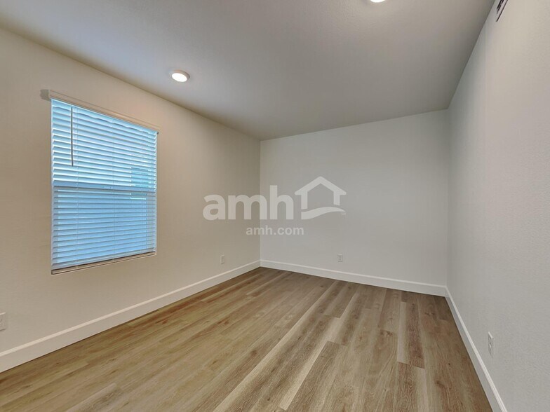 Building Photo - 9236 River Owl Ct