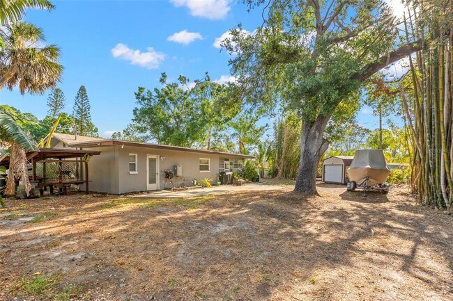 Building Photo - 320 Lake Maggiore Blvd S