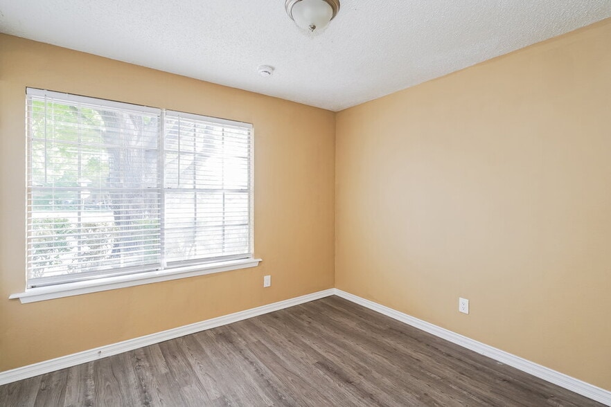 Building Photo - 6029 Dustin Dr