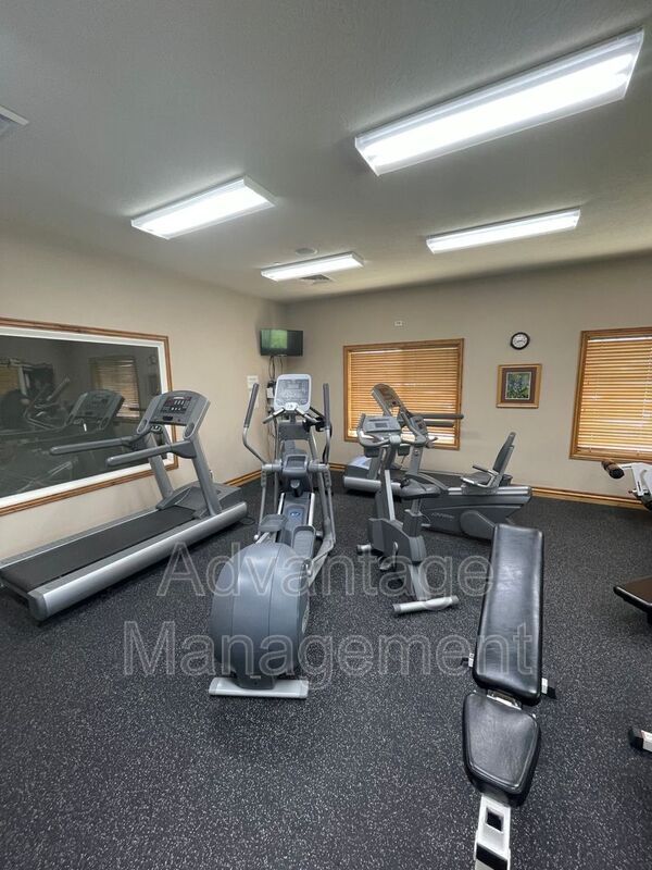 Building Photo - 1061 Canyon Meadow Dr
