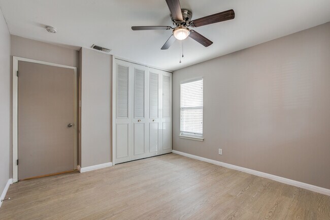 Building Photo - 5019 Northfield Dr