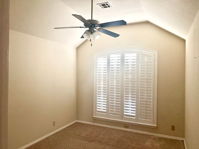 Building Photo - Beautiful 4 bedroom ranch style home in wonderful location off 101st between Memorial and Mingo