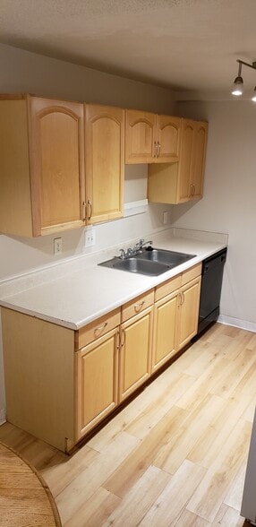 Kitchen - 451 Golden Cir