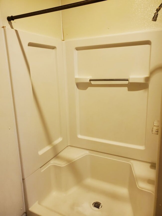 Building Photo - 2 Bed/1Bath house