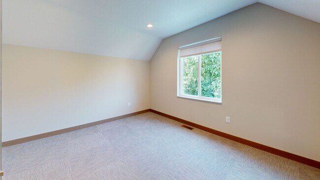 Building Photo - 882 20th Ave SE