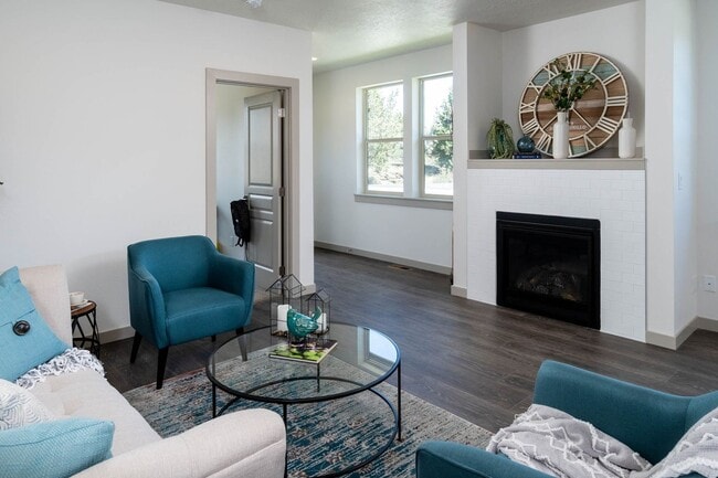 Building Photo - Newer 3 Bed/2 Bath Construction on Bend's Eastside - Cessna Drive