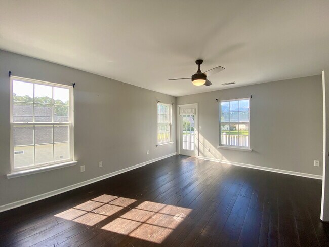 Building Photo - Three Bedroom Home with fenced-in Backyard...