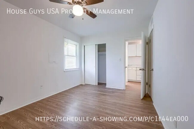 Building Photo - 15216 Bellaire Ave