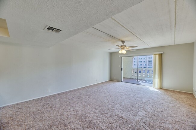 Building Photo - E Camelback