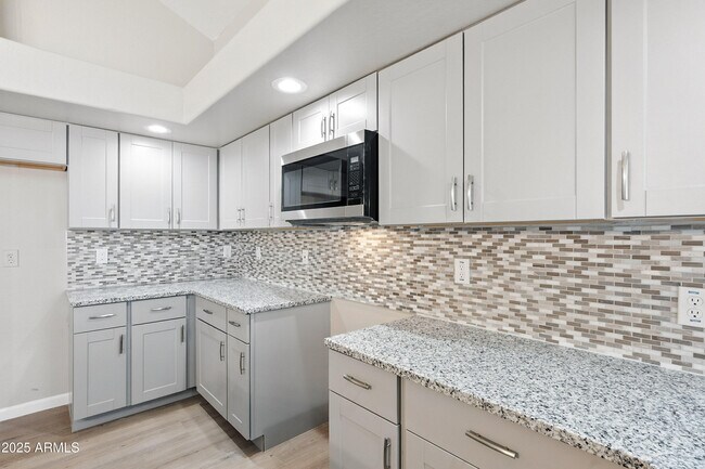 Building Photo - 6412 N 78th Ln