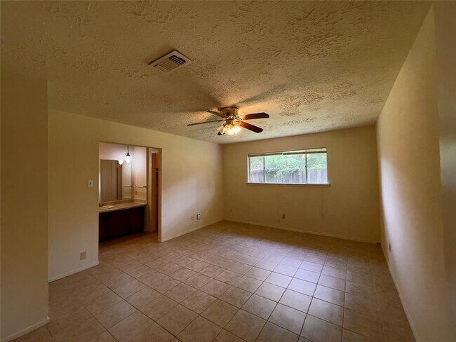 Building Photo - 4502 Mossygate Dr