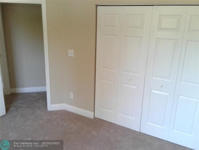 Building Photo - 3409 Lakeside Dr