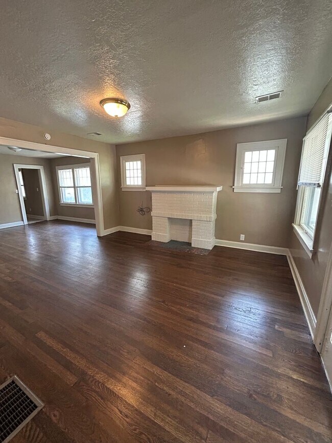 Building Photo - 5405/5407 Harrison St.