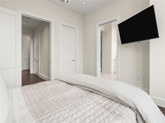 Building Photo - 3376 Peachtree Rd NE