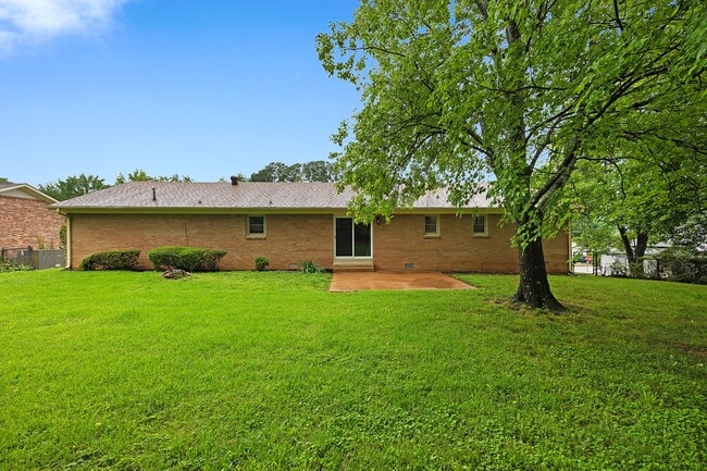 Building Photo - 20 Ridgedale Dr