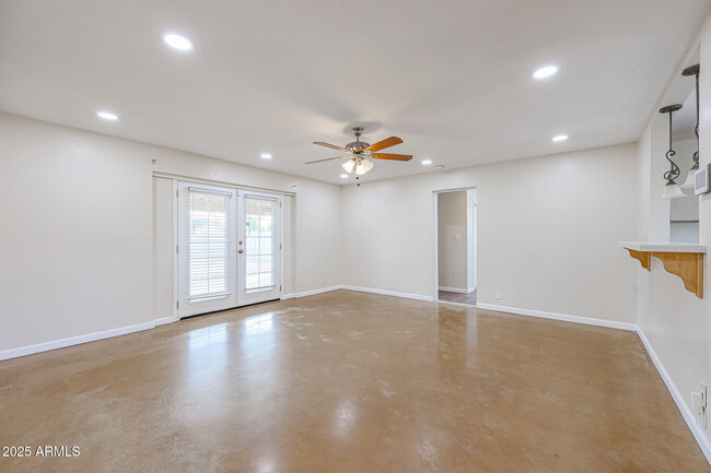 Building Photo - 2301 W Osborn Rd
