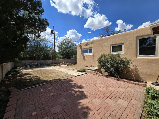 Building Photo - 130 Solana Dr