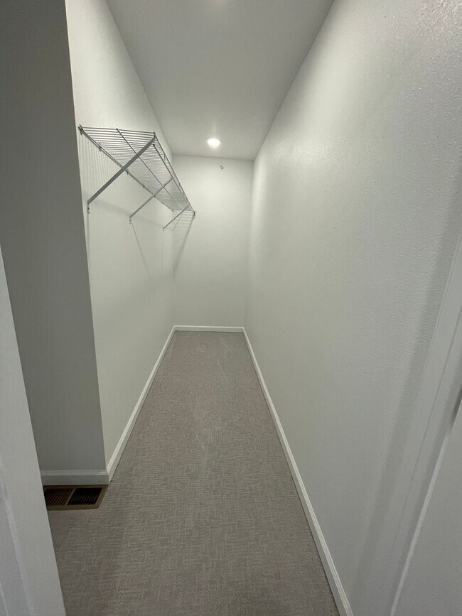 Building Photo - 418 E Doxey St