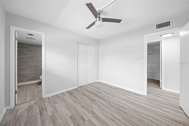 Building Photo - 4725 Cove Cir