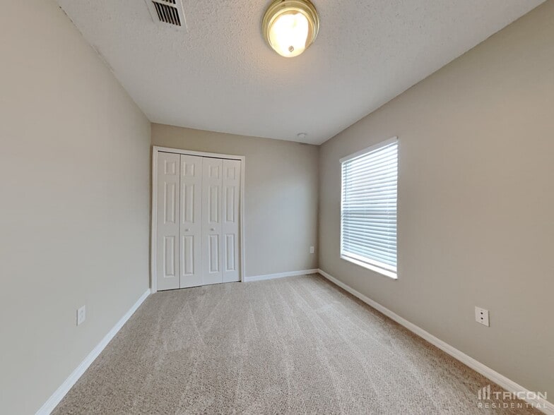 Building Photo - 5148 Jenson Ave