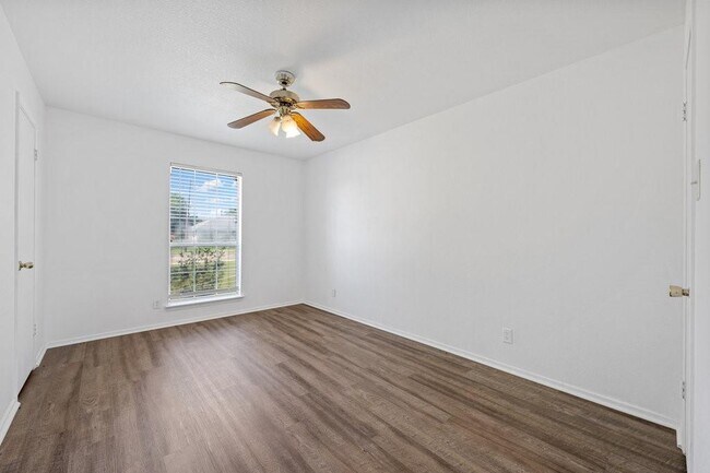 Building Photo - 4601 W Creek Cir