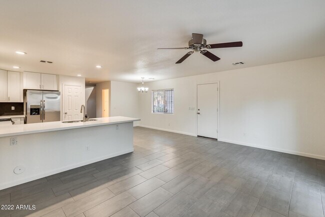 Building Photo - 8337 W Hughes Dr