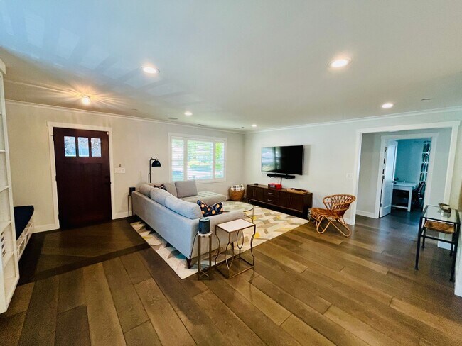 Building Photo - Stunning 3 Bed 2 Bath Downtown Sunnyvale w...