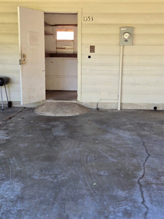 Building Photo - 1353 Ramada Dr