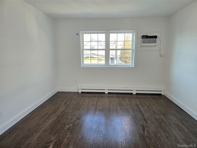 Building Photo - 451 E Pine St