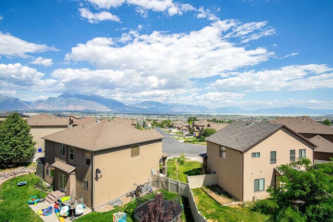 Building Photo - 2273 N Elderberry Dr