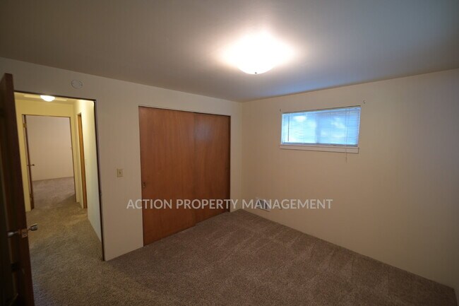 Building Photo - 2 bed 1 bath waterfront home, in Sequim