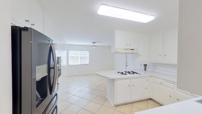 Building Photo - 16402 Birdie Ln