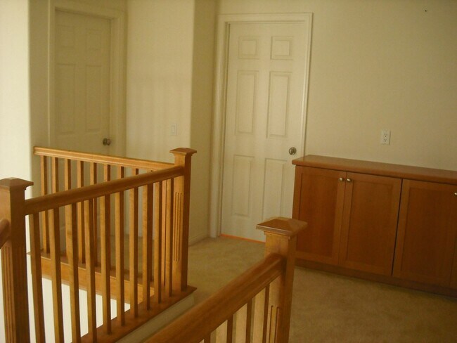 Building Photo - Love living near the Beach into this spacious 5 bedroom home