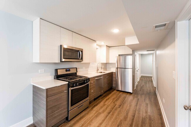 Building Photo - 2332 W 18th Pl