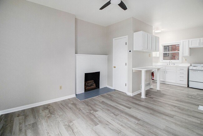 Building Photo - $799 Chic & Renovated 1BR with Style- Ask ...