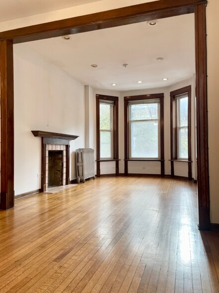 East facing living room - 4032 N Ashland Ave