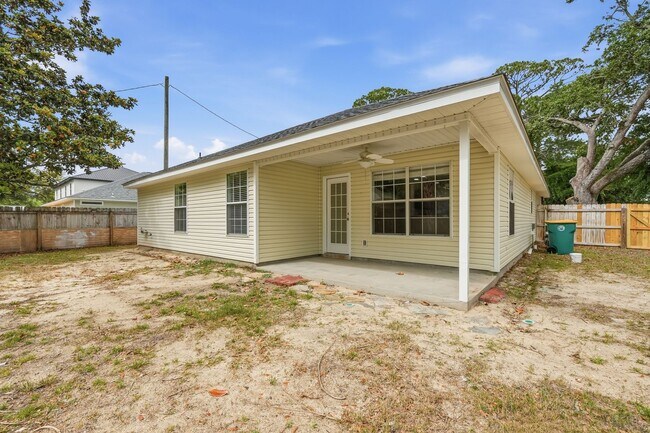 Building Photo - Renovated Home in Niceville!