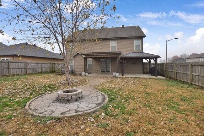 Building Photo - Pet Friendly Four Bedroom!