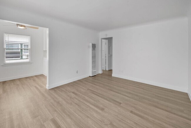 Building Photo - $1,000 off Move in Special- Newly Renovated Studio on 2nd Street- Alamitos Beach