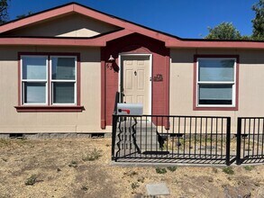 Building Photo - 639 SE Evergreen Ave