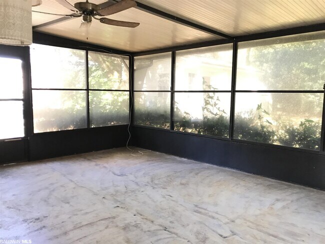 Building Photo - 523 Stimpson Ave