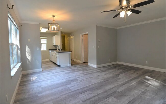 Building Photo - 5339 Lakewood Terrace