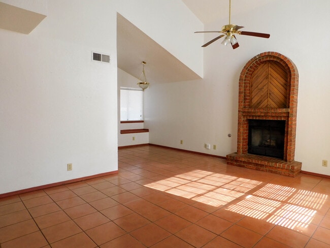 Building Photo - 11345 David Carrasco Dr