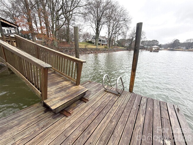 Building Photo - 3628 Brooks Ln