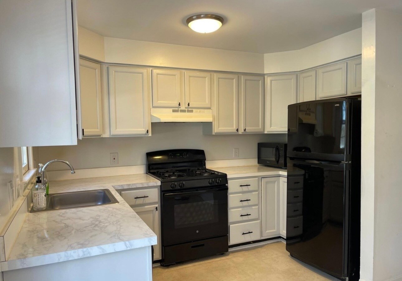 Building Photo - 7829 Gum Springs Village Dr