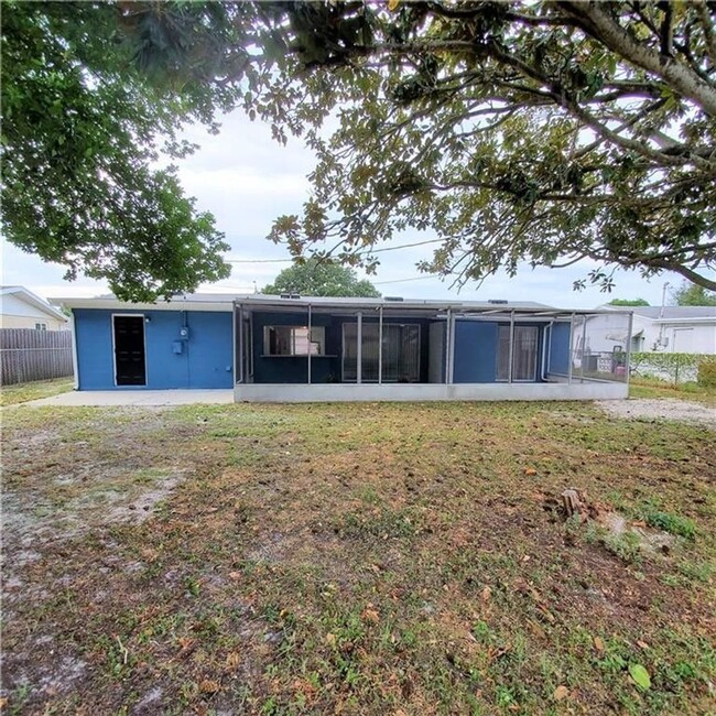 Building Photo - 2 bedroom, 2 bathroom home with a 1 car ga...