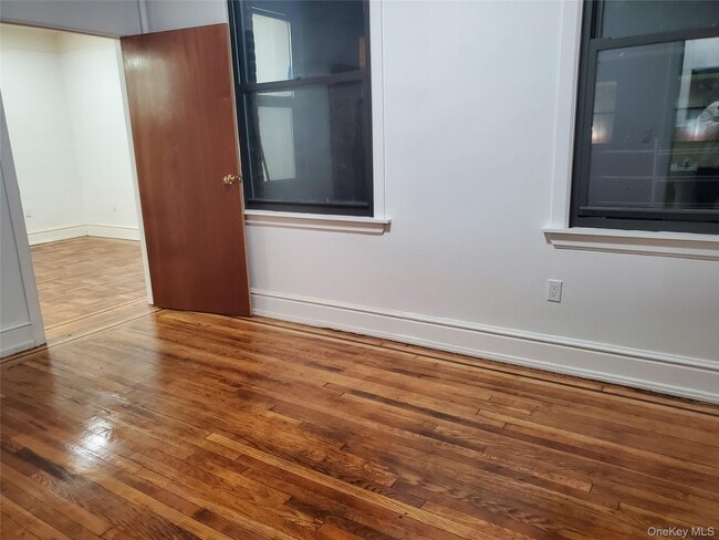 Building Photo - 37-50-3786 86th St