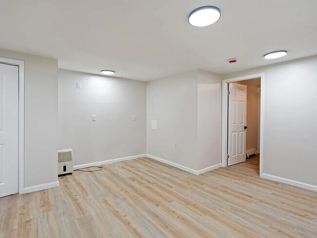 Building Photo - 38 Meadowlark Ln